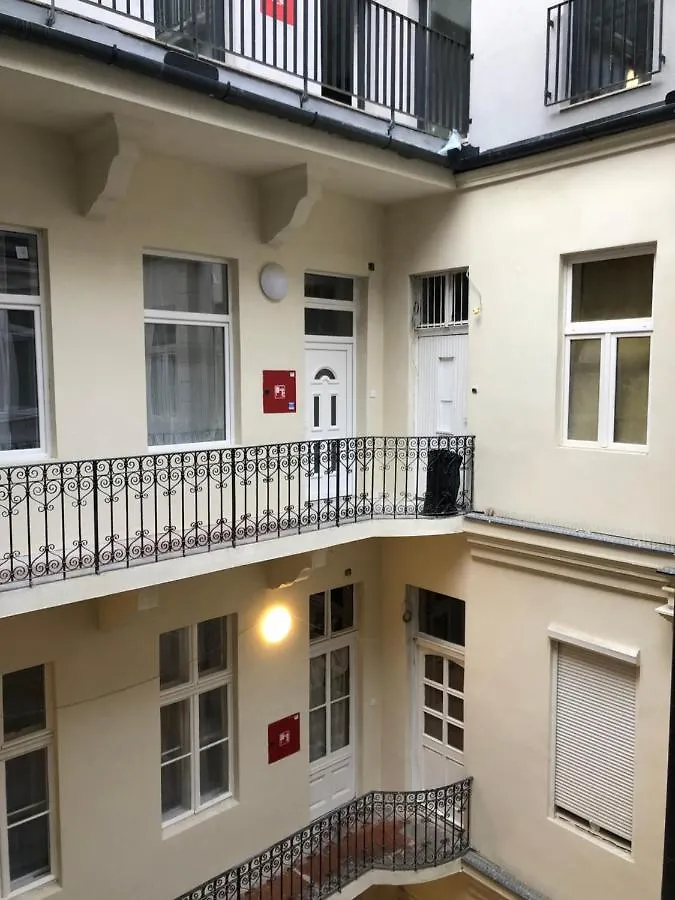 Pau18 Apartments Будапешт 0*,
